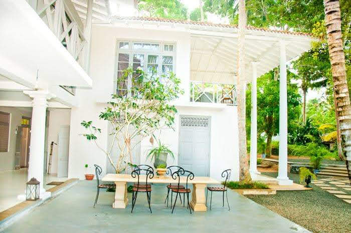Outdoor dining table for al fresco lakefront meals