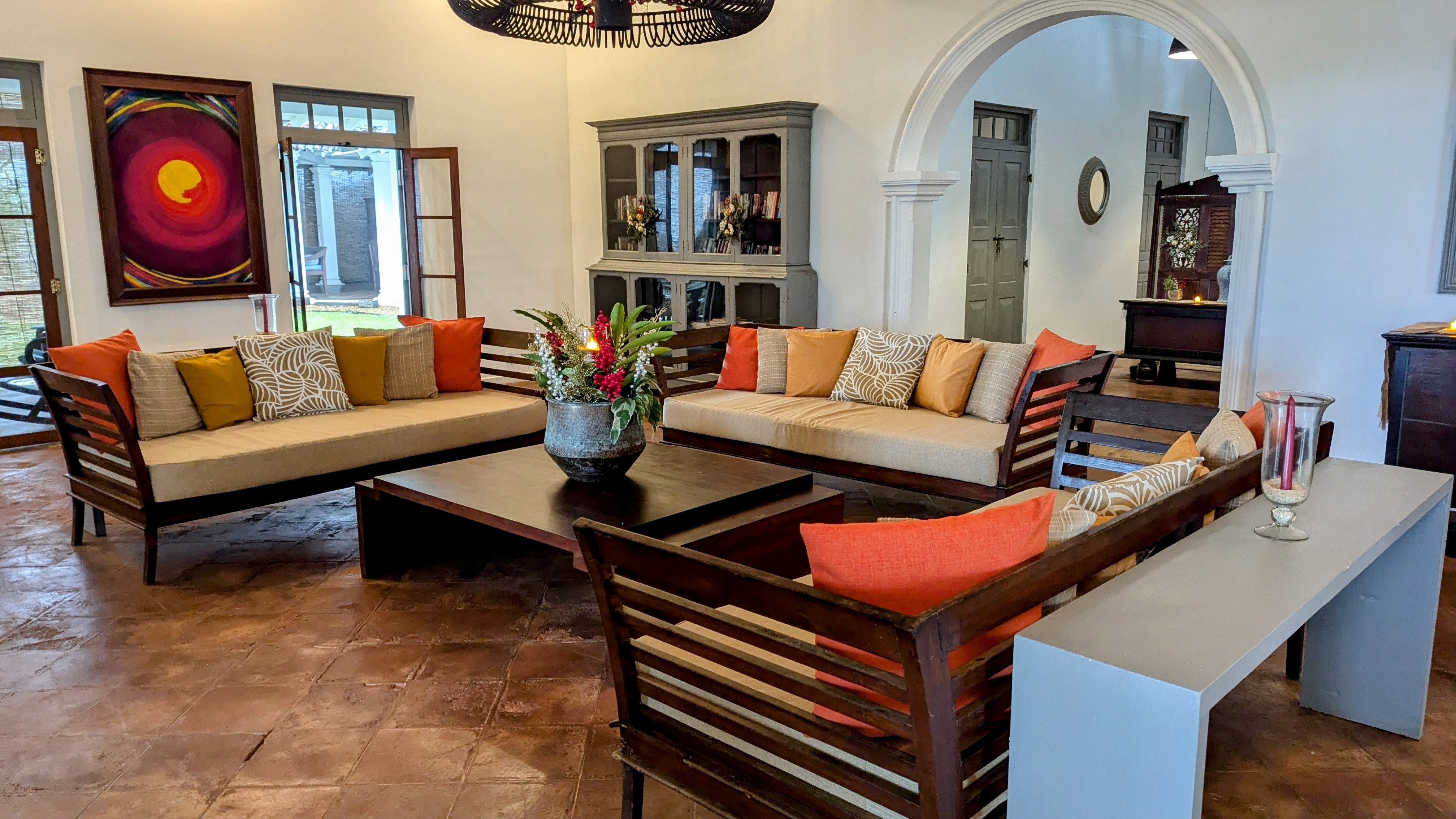 Olanda Beach House - Inside Main Hall